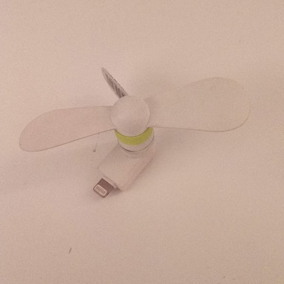 New SMART Accessories White Plug And Play Mobile Fan - Picture 3 of 5